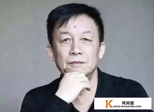 易中天指出清朝落后的底子原因，只因为乾隆做了那事，网友：透辟