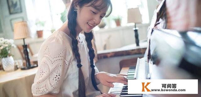 成人学钢琴：简单易上手的五首钢琴曲，合适摆布手不协调的人