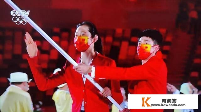 奥运会开幕式墨婷与赵帅举旗，中国红闪烁东京，超等变变变是亮点
