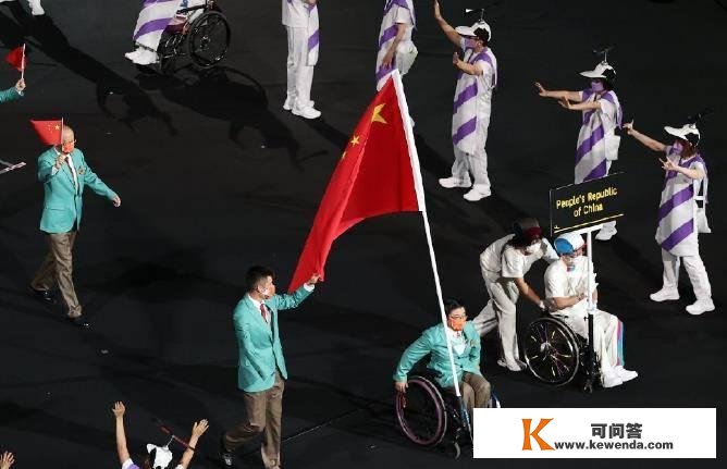 太震撼！中国残奥代表团声势浩荡，好像一条巨龙，冲击5连榜首