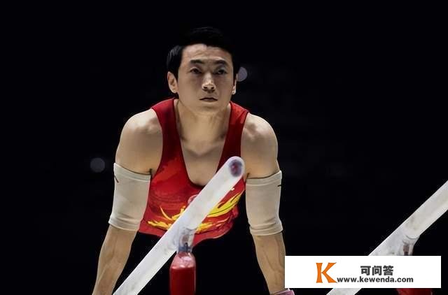 体操世锦赛更高分！中国巨星成就3冠王，敌手狂赞：神一样的存在