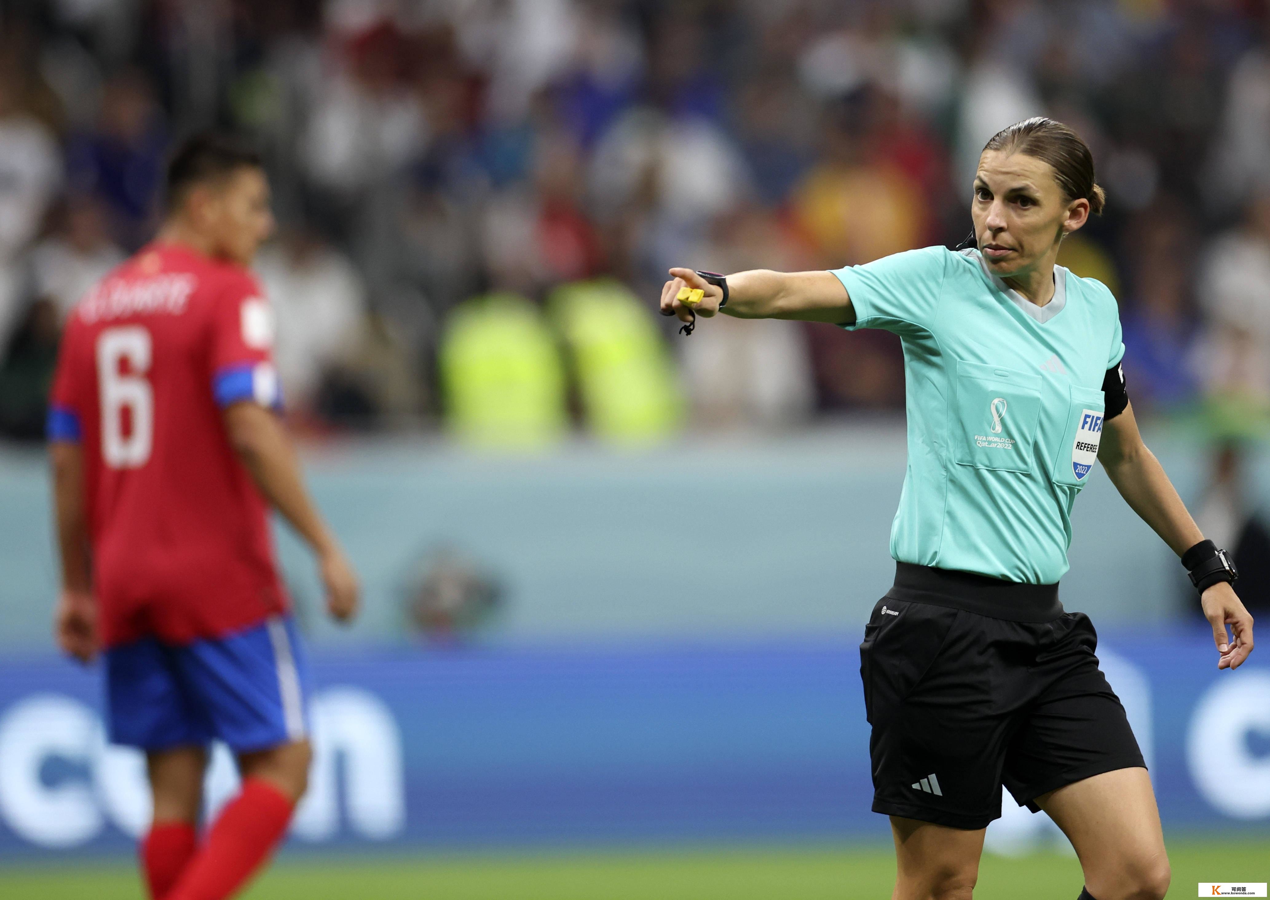 逃光丨史上第一位执法男足世界杯的女性主裁判退场了