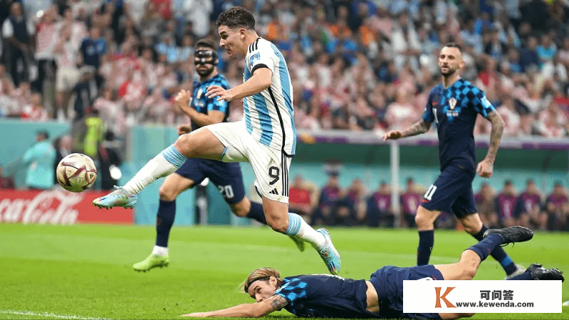 世界杯：梅西打进一球助攻，小蜘蛛独进三球，阿根廷3-0晋级决赛
