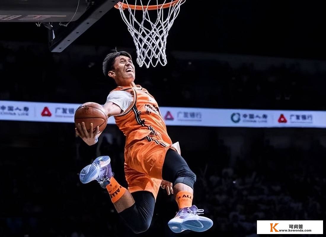 NBA剽窃CBA扣篮大赛！非NBA球员参与全明星，24岁成汗青首人！