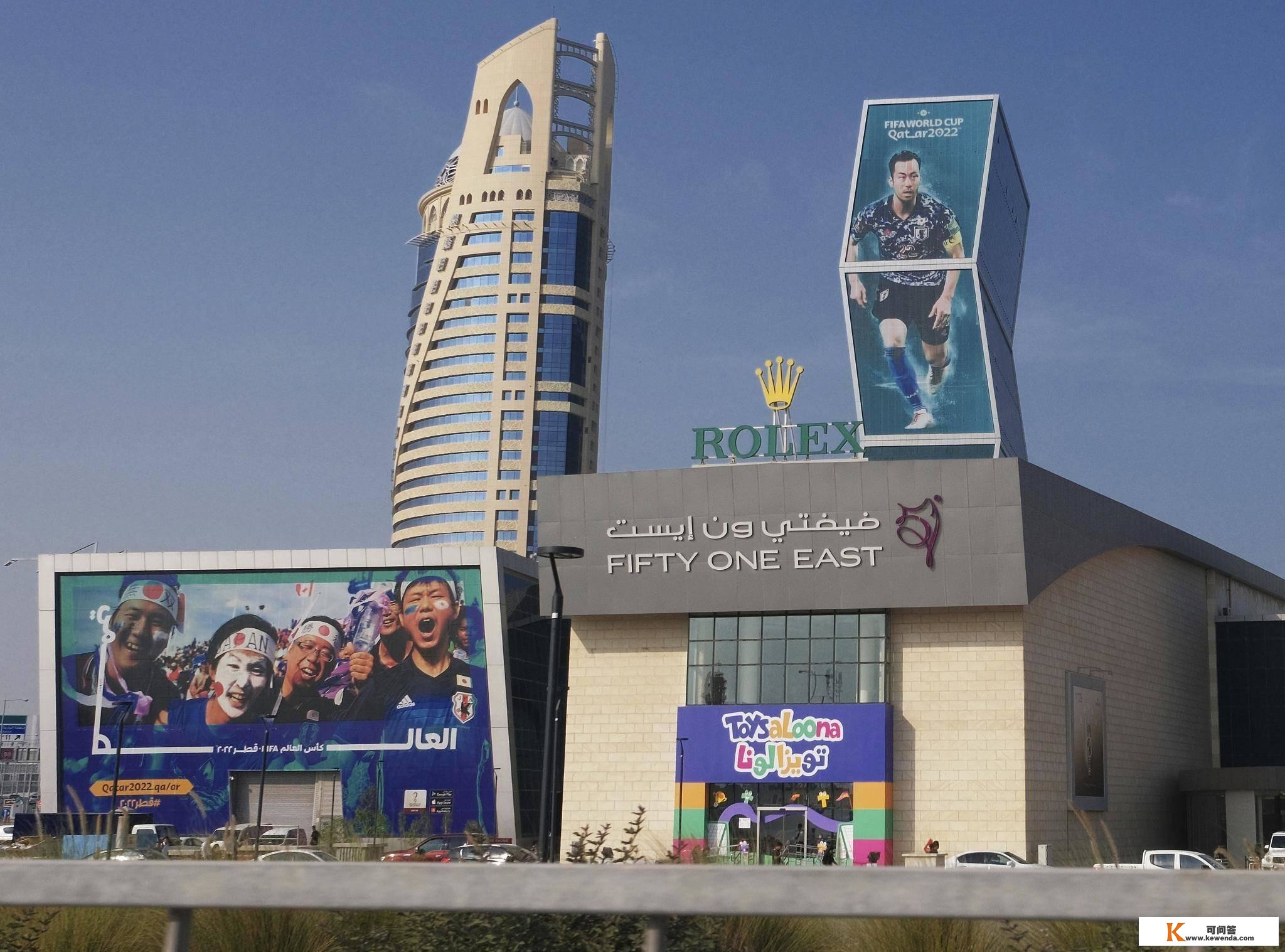 CCTV报导2022卡塔尔世界杯：专卖店里60%的商品，都是中国造造