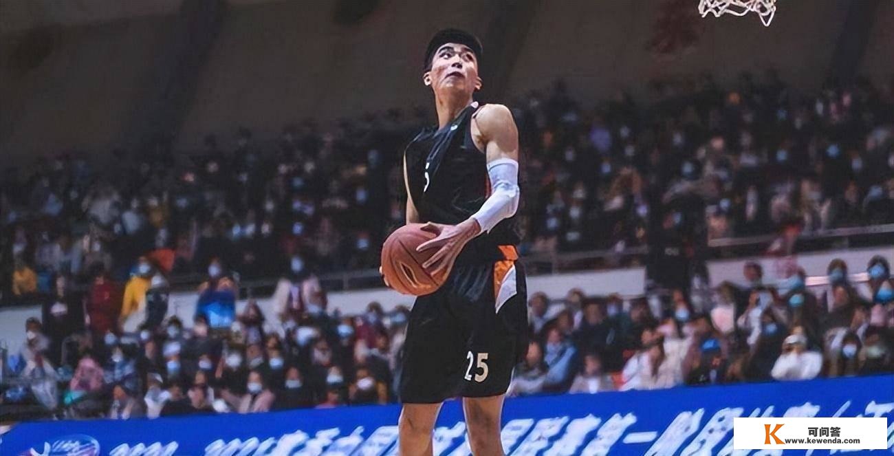 范依铭为北京男篮回绝NCAA邀请，如今21岁无球可打