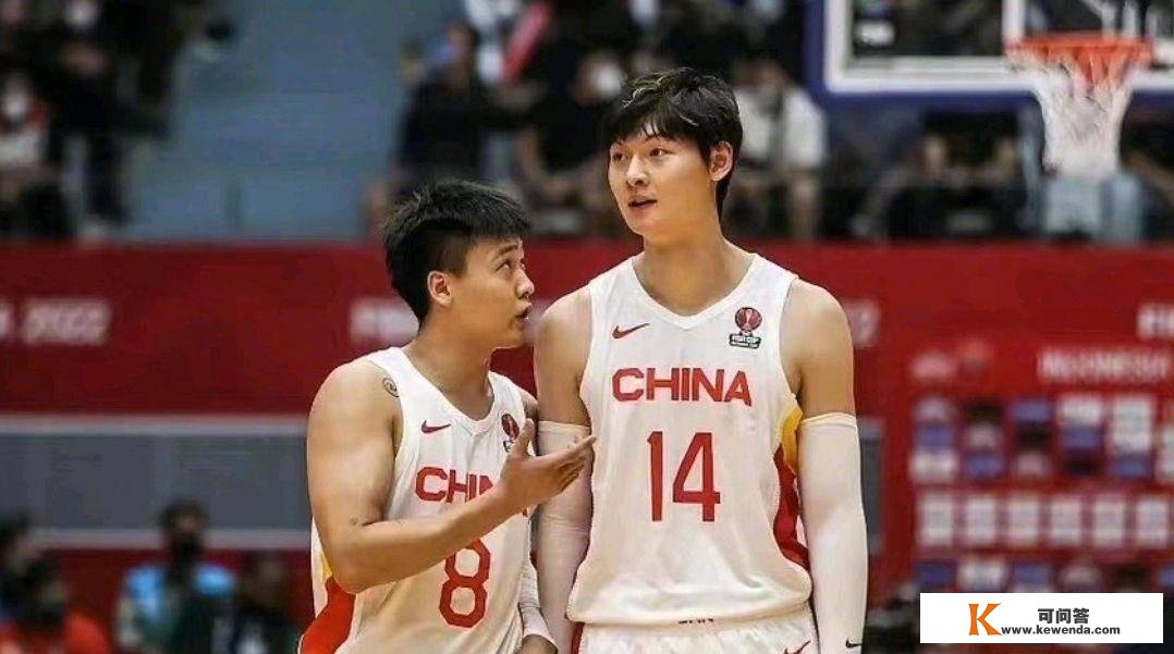 中国男篮VS伊朗：王哲林一战证明徐杰杜锋打脸日本裁判