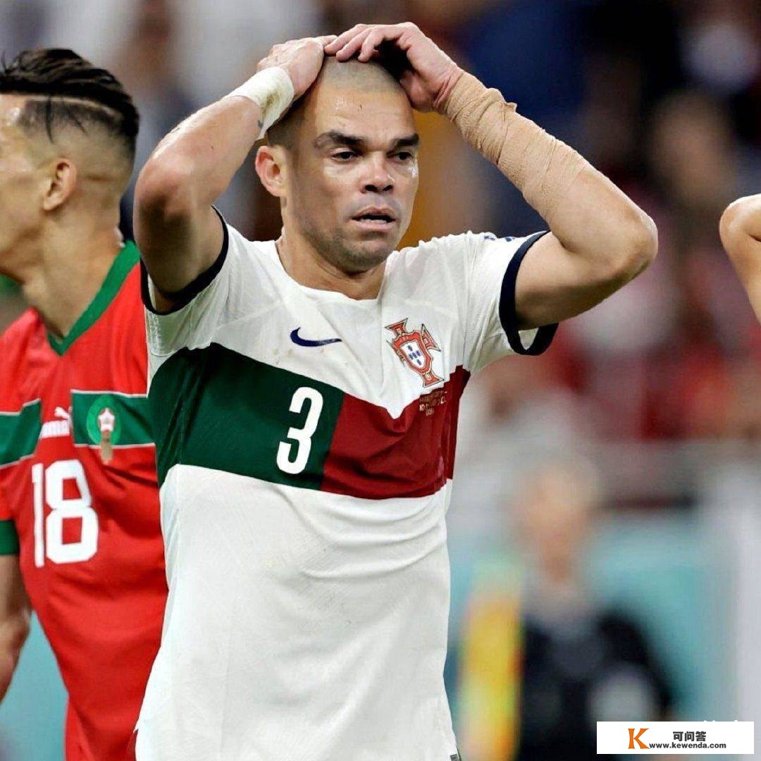 尊重！葡萄牙队官方颁布发表，佩佩手部骨折，他用绷带包扎行痛打满全场
