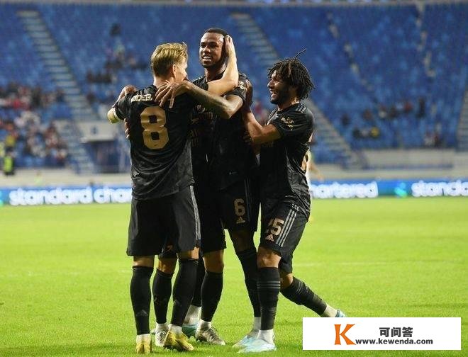 4-2！枪手青年军杀疯了！5连胜领先曼城7分，阿森纳争冠势不成当