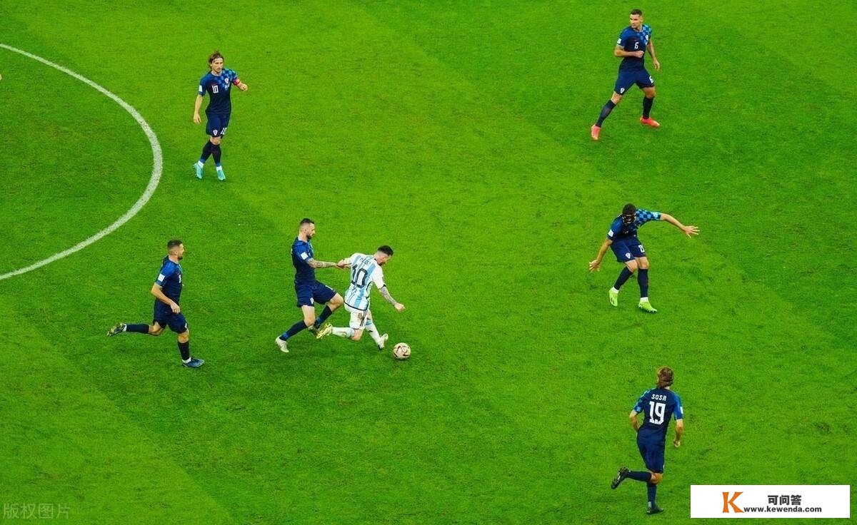 梅西上演“世纪助攻”，阿根廷杀入决赛！时间从不孤负任何人