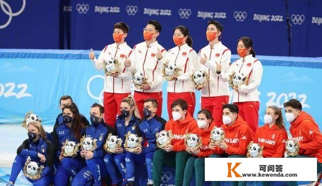 中国队首金！多位奥运冠军发声恭喜，人民日报持续14次发声：骄傲
