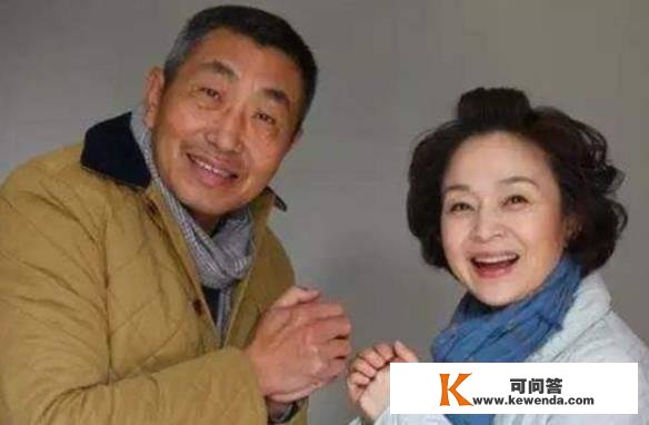 老戏骨杜源：老婆4岁就认识，38年0绯闻，现在怎么样了？