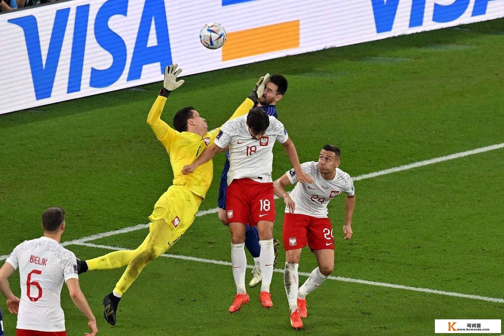 邮报：世界杯裁判官员对阿根廷vs波兰角逐中点球的判罚满意