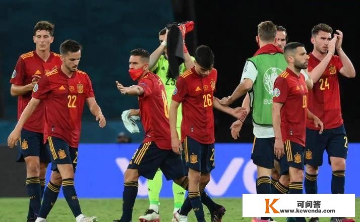 0-1！欧洲杯黑马庞大失误，门将用手拍进自家大门，缔造61年纪录