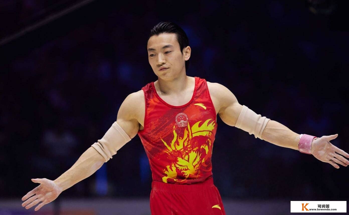 中国体操又一24岁新王降生！3届世锦赛5次夺冠，名嘴大赞：双杠王