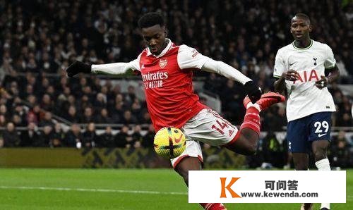 从3-1到2-0！英超3冠王踢疯了，49%控球被射17脚仍赢球，争冠稳了