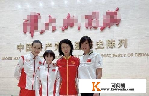 心爱！上海籍冠军合影，三位身崇高高贵一米七，“小只”的她踩垫脚石