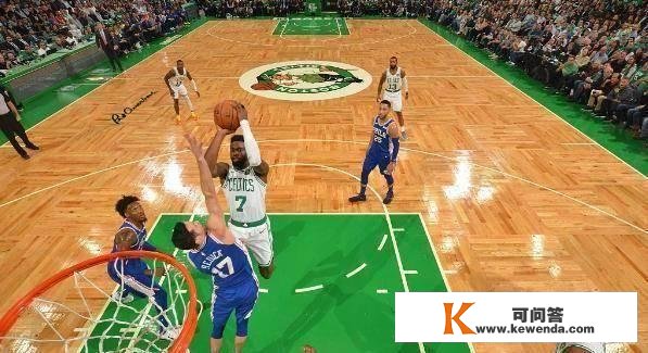 原创NBA揭幕战：凯尔特人105-87大胜76人，布朗单臂战斧扣篮王