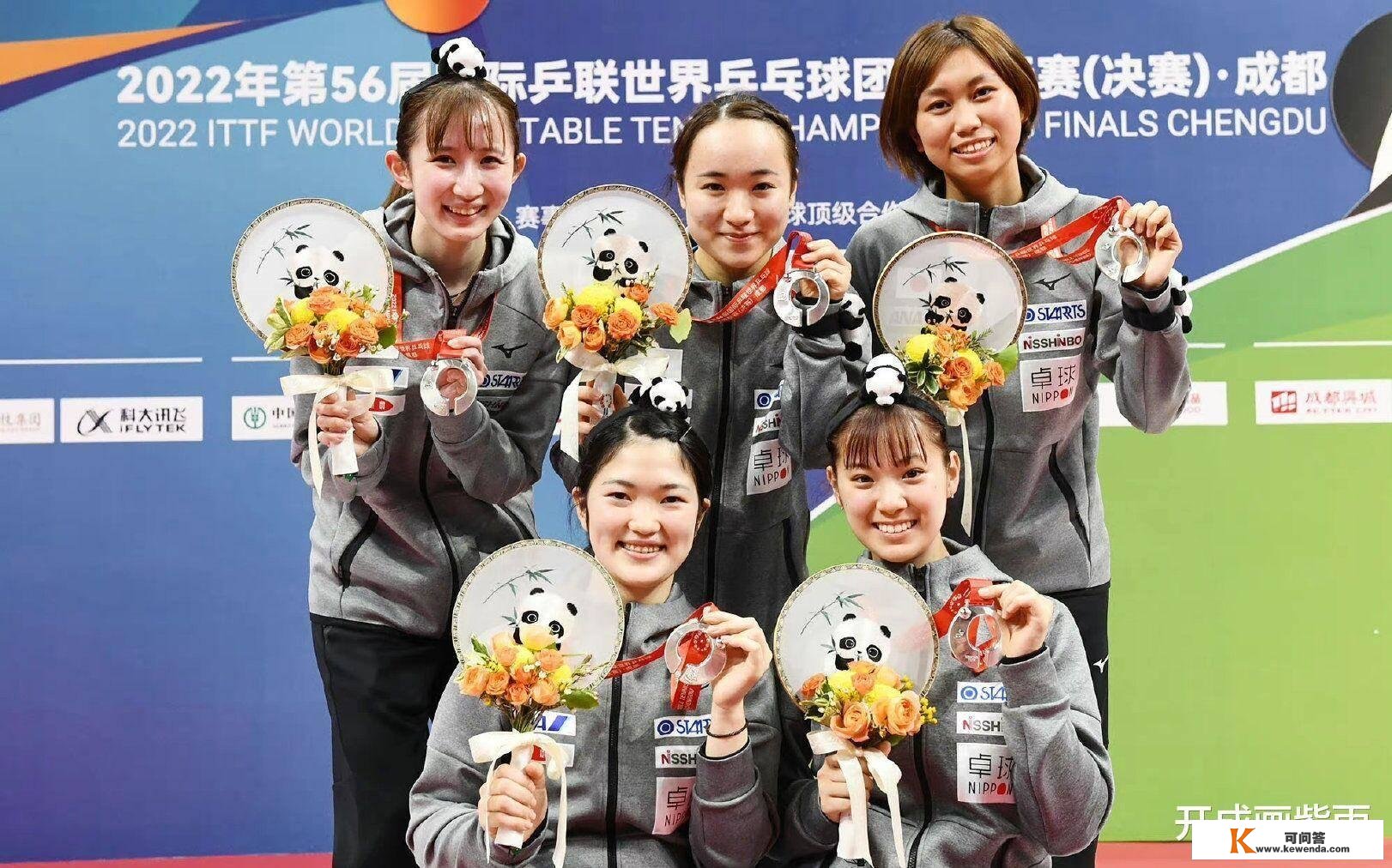 日本乒乓球女队和衣服，谁最标致？石川佳纯身着日本乒乓球女团和服，仙气十足