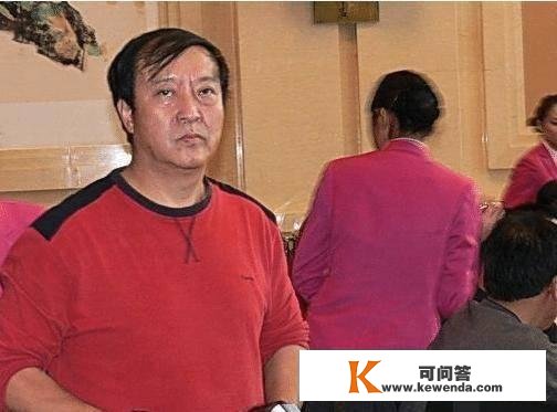 2000年，牛群为什么分开冯巩去当县长？因何年过半百妻离子散？