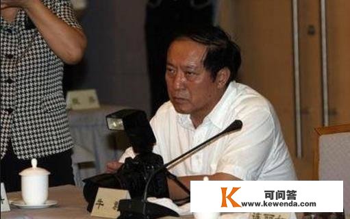 当红时抛下冯巩去当官，上任5年分手又破产，71岁牛群上节目昏厥