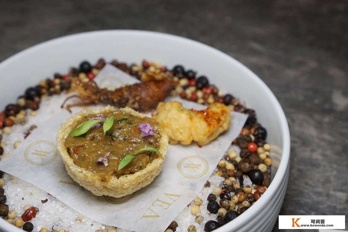 在香港的顶级餐厅用餐是种什么体验？清点香港“贵”出名的餐厅们