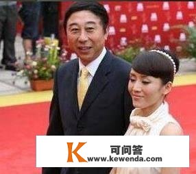 59岁的冯巩老婆旧照曝光，本来冯巩每天要面临如许的老婆！