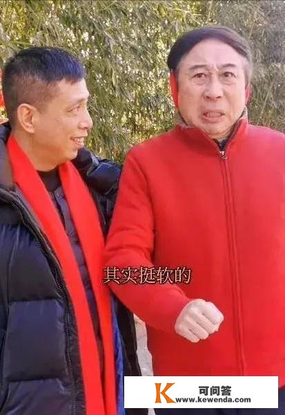 冯巩原来是拿黄瓜来讪笑国度队的，冯潇霆又回了一句，董路说冯巩拿流量开打趣