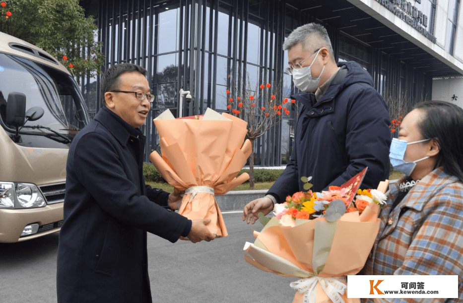 成都蒲江县委书记蒲发友看望慰问老干部和人才 送上新春祝愿