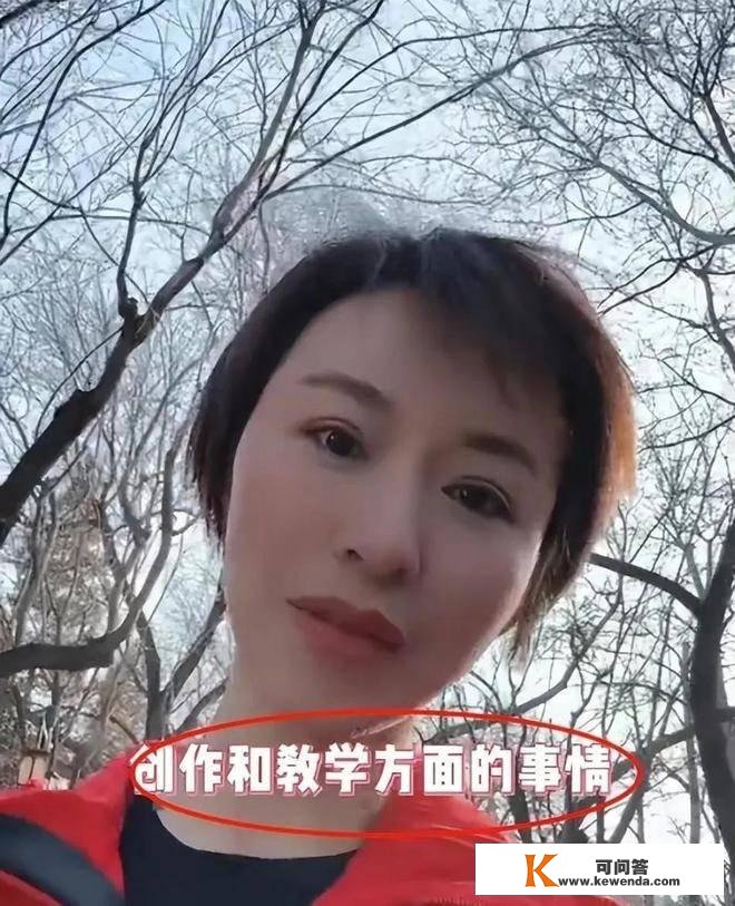 45岁欧阳夏丹被曝已离婚?为拼事业消逝2年,今却暴瘦一圈面颊凹陷容貌大变