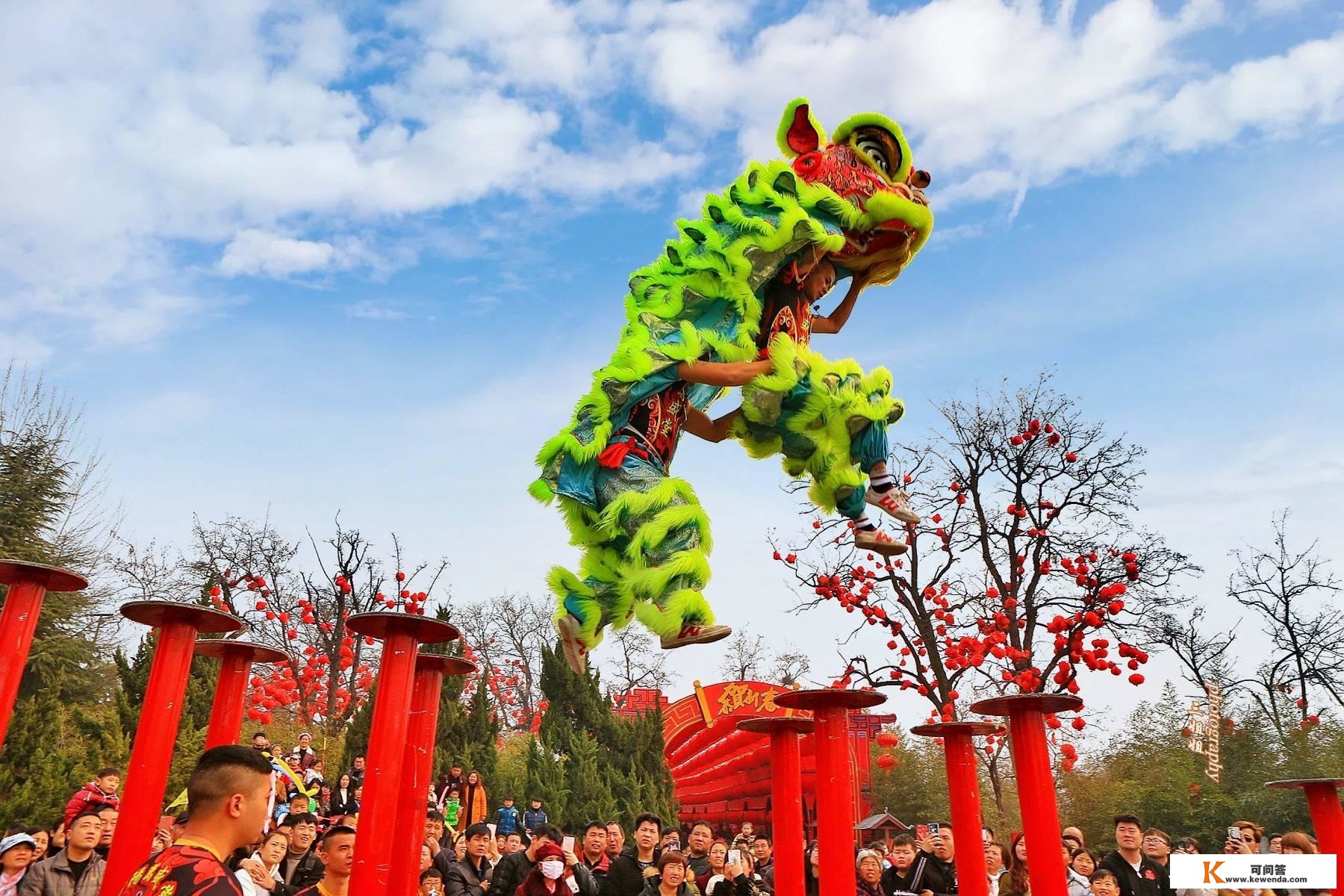 正月十五闹元宵赏花灯，开封万岁山宋都大庙会热闹不凡