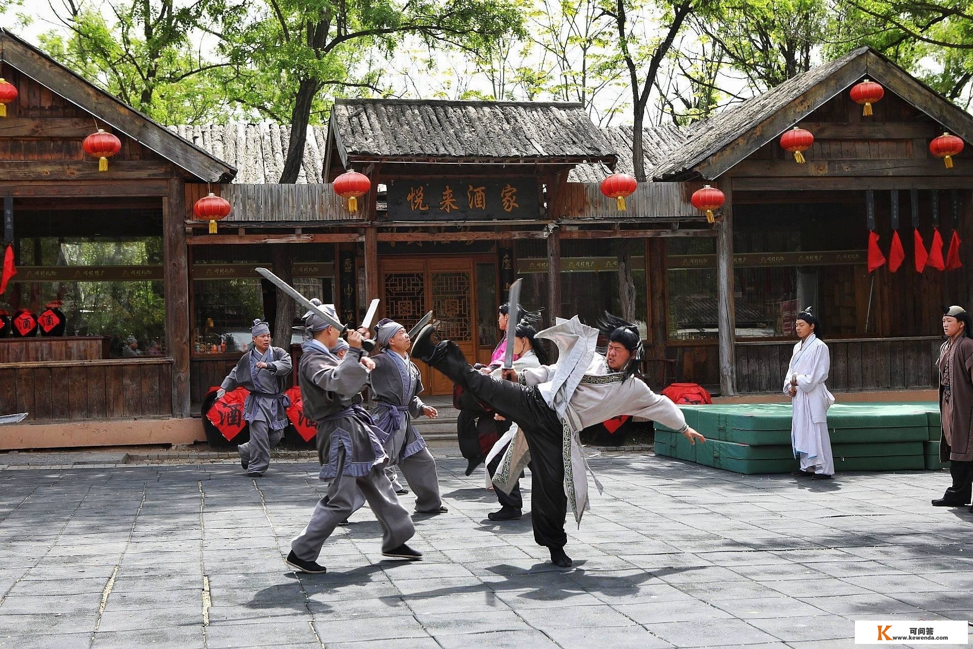 正月十五闹元宵赏花灯，开封万岁山宋都大庙会热闹不凡