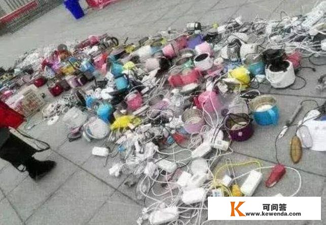 大学宿舍查出的“违禁品”，男生不算凸起，看到女生宿舍的物品亮了！