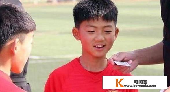 天才小将万项为何会分开董路的中国足球小将自寻开展吗？