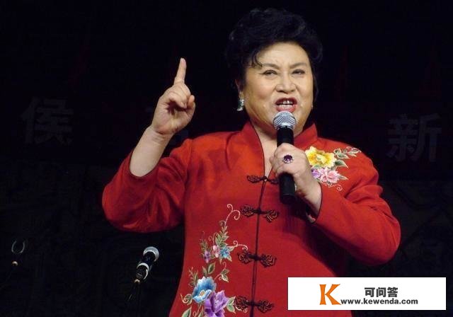 评书巨匠单田芳婉言东北的曲艺纷歧般，其实东北评书艺人实的凶猛