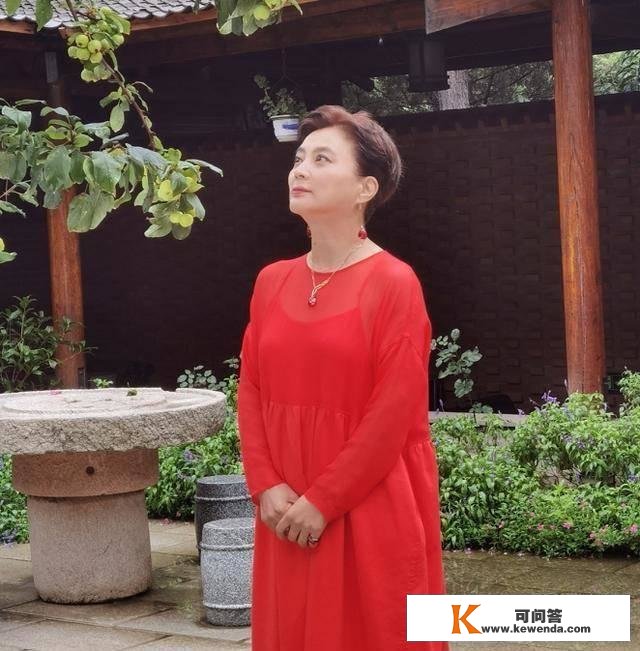 “一代甜歌皇后”李玲玉：不只是最美“玉兔精”，人生过往更出色