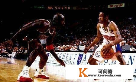 8图看NBA球星打破霎时：谜底一回合晃倒敌手两次，罗斯变向最疯狂