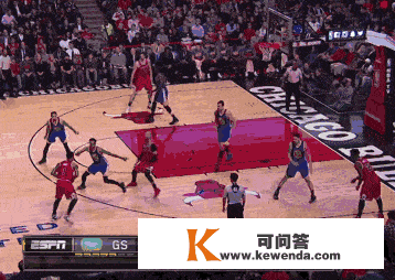 8图看NBA球星打破霎时：谜底一回合晃倒敌手两次，罗斯变向最疯狂