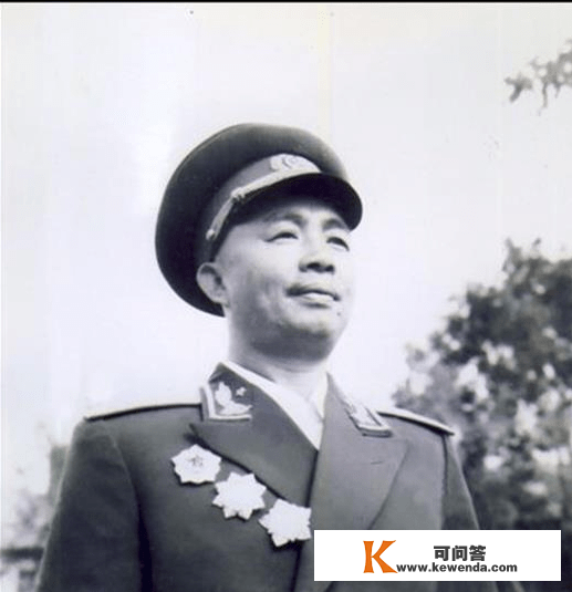 第一位登上海南岛的师长，手下一名顾问后来当副国级还尊称他首长