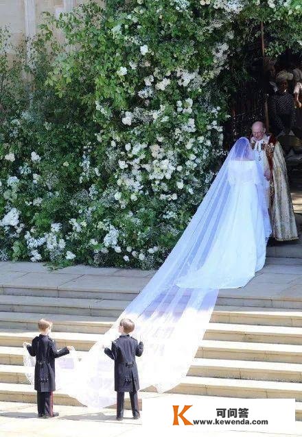 梅根婚纱价值86万，历届英国皇室新娘婚纱“battle”到底谁赢了？