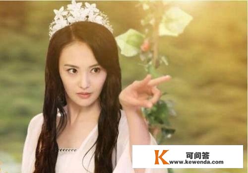 娱乐圈十大女星皇冠照，赵丽颖、杨幂、热巴谁最像女王？