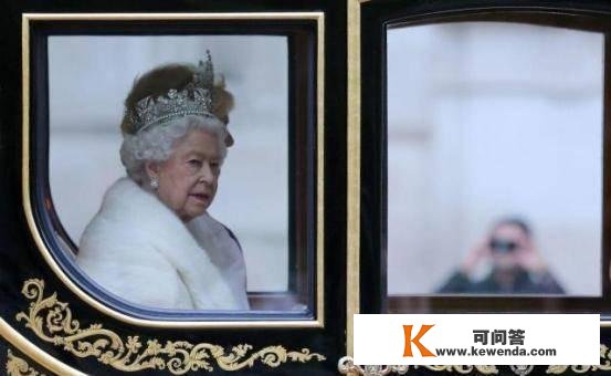 93岁英国女王崇高表态，头戴两斤重皇冠抢镜，神志显倦意