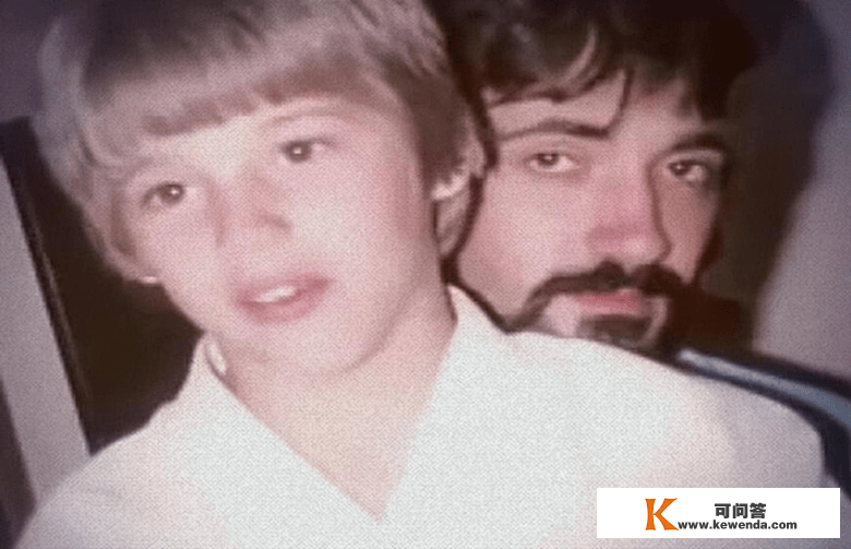 1984年，11岁美国男孩被教师性侵十天，复仇父亲将其一枪爆头