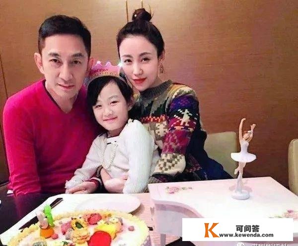 前TVB小生14岁女儿碰脸女明星，妈妈离婚后更青春像家姐