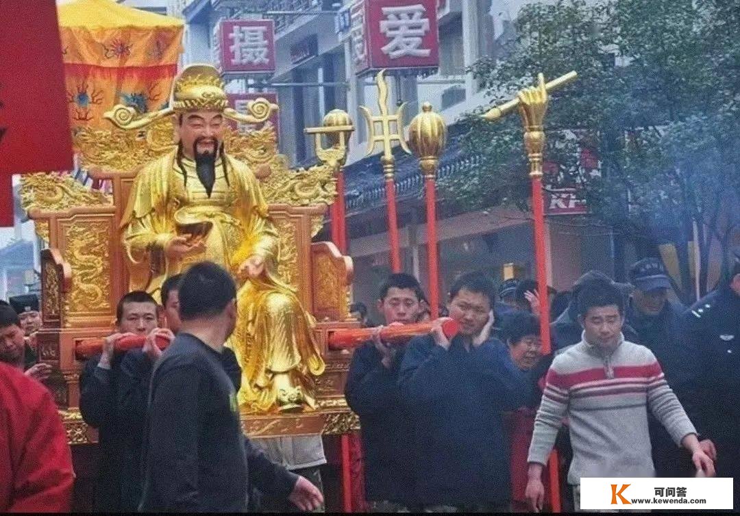 正月初四的风俗和讲究——迎神接神、送火神、扔穷!