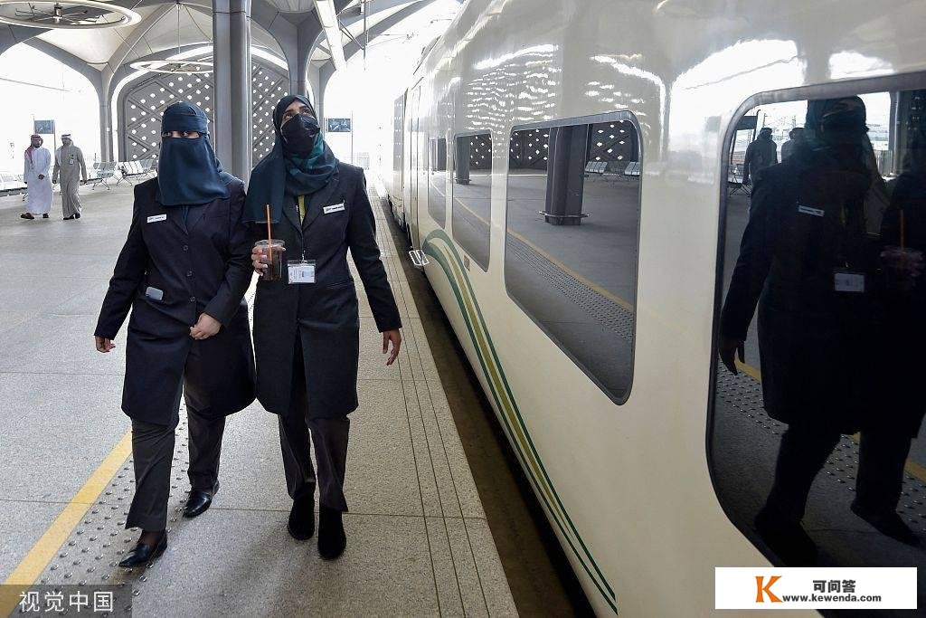 外媒：2016年以来沙特女性劳动者比例上升，已有30多名女高铁司机