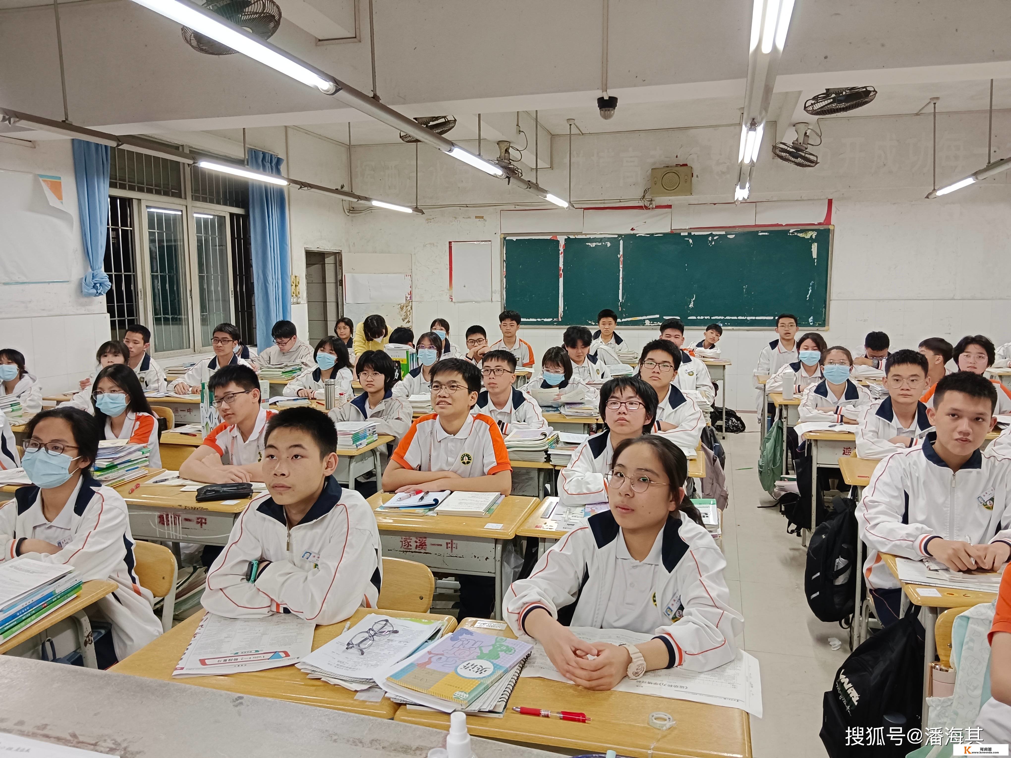 遂溪一中组织旁观2023年春季全国中小学消防平安公开课