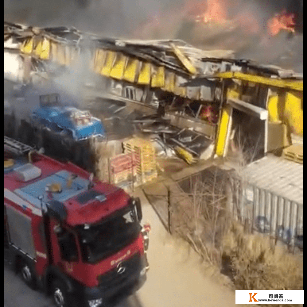 秦皇岛一仓库突发大火，19辆消防车、114名消防员出动，现场惊心动魄！
