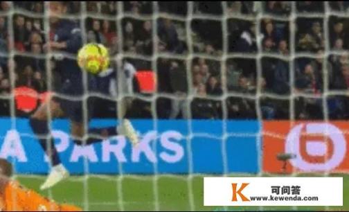 法甲联赛，舒波莫廷门线停球挡出队友必进球，内马尔和姆巴佩1脸懵逼，如何评判