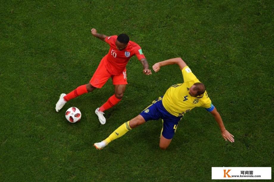 世界杯英格兰对瑞典的比赛中，斯特林连续两分钟踢丢两次单刀，如何评价斯特林的快乐足球